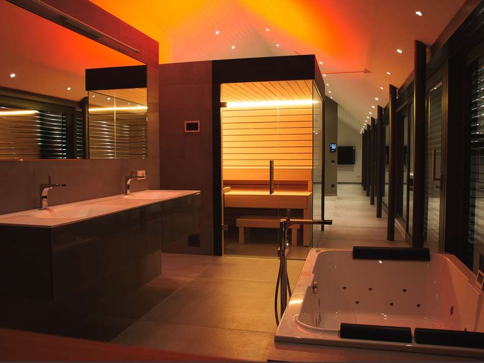 8Innenraum2 WohnhausandenWeinb