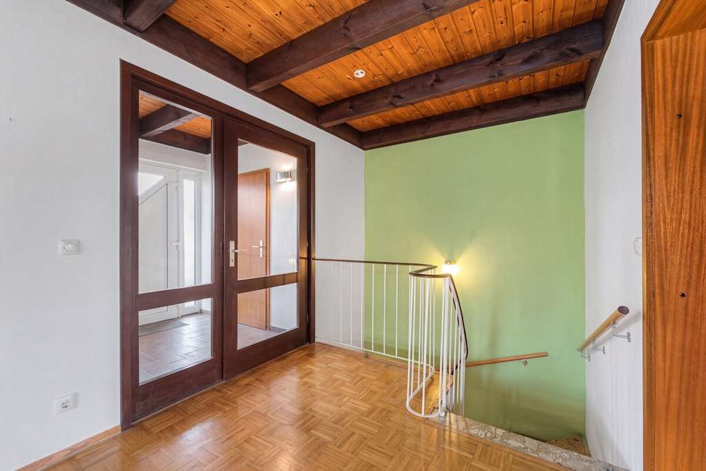 Immobilie in Ratekau - Endlich Eigenheim: Viel Raum, Garage & Heizung aus 2024 – Ihr Modernisierungstraum in Küstennähe. - Bild 3