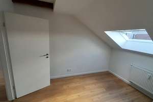 Attraktive, lichtdurchflutete, frisch renovierte 2,5 Dachgeschosswohnung mit Einbauküche  – Bellenstraße 46, 68163 Lindenhof, Mannheim – Vorschaubild 4