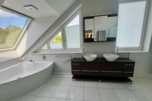 "Lage, Lage, Lage"
Luxuriöse Villa mit Einliegerwohnung in sehr guter Wohnlage – Die vollständige Adresse der Immobilie erhältst du vom Anbieter., 65191 Mitte, Wiesbaden – Vorschaubild 7