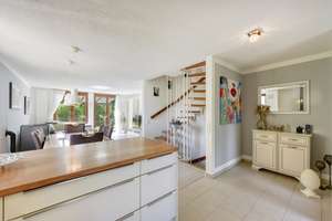 +++ TOP gepflegt & modernisiert - sonnig & ruhig - 2 Bäder - Hobbyraum, Pelletkamin, EBK, TG-Box +++