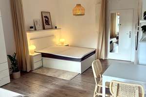 Design-Apartment mit Westsonne & Blick ins Grüne, Aufzug & neuer Möblierung nach Sanierung – Heilmannring 59b, 13627 Charlottenburg-Nord, Berlin – Vorschaubild 2