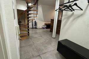 Helle 4-Zimmer Dachgeschosswohnung in Stuttgart-Untertürkheim – Lindenschulstraße 11, 70327 Lindenschulviertel, Stuttgart – Vorschaubild 4