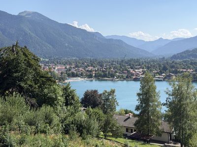 Seeblick pur! Naturrefugium am Leeberg: Idyllisches Anwesen mit charmantem Haus am Bachlauf.