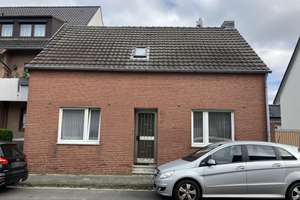 Sanierungsbedürftiges Einfamilienhaus mit großem Grundstück – Die vollständige Adresse der Immobilie erhältst du vom Anbieter., 41472 Holzheim, Neuss – Vorschaubild 2
