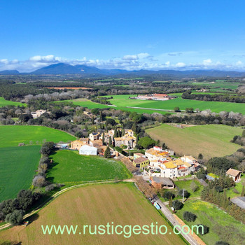 Rustikales Haus in Petit Poble de l'Alt Empordà (Girona)