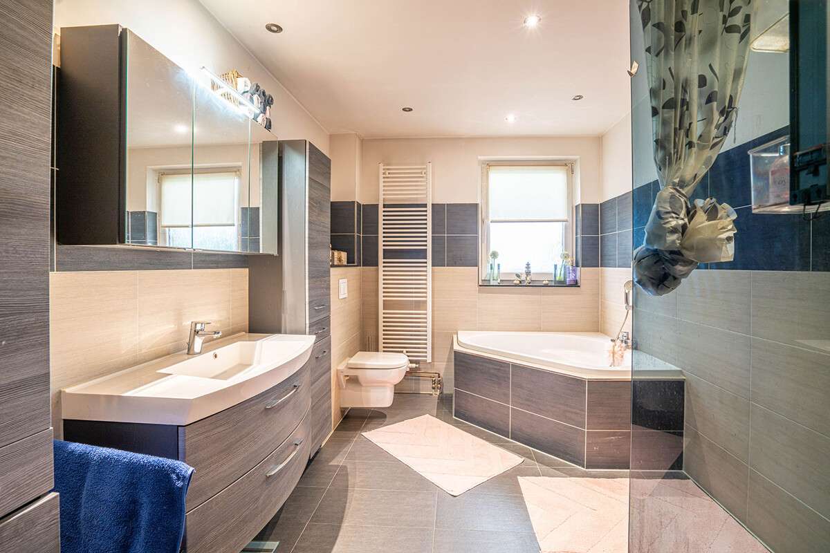 Immobilie in Bedburg - Historisches Wohnhaus anno 1860 mit modernem Anbau, Kamin & Entwicklungspotenzial - Bild 7