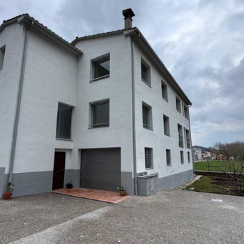 3-stöckiges HAUS MIT GARAGE, KOMPLETT RENOVIERT ZU VERKAUFEN IN SANT FELIU DE PALLEROLS, GIRONA