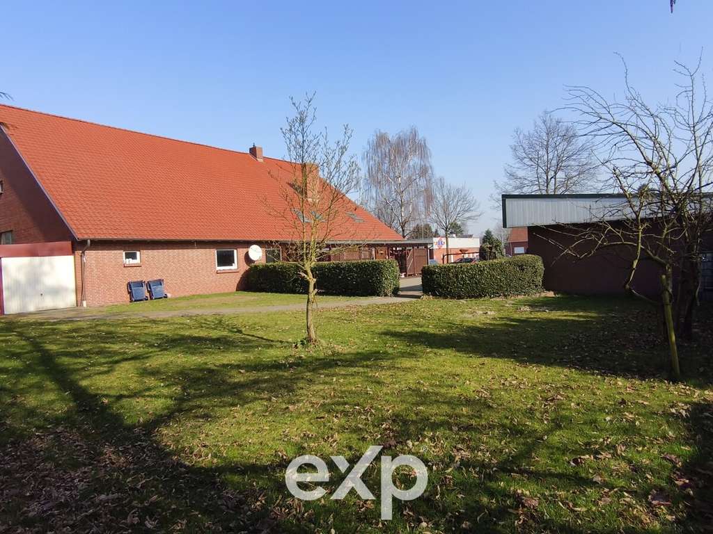 Immobilie in Surwold - Exklusive Gelegenheit: Mehrparteienhaus mit drei Wohneinheiten auf großem Grundstück in Surwold - Bild 1