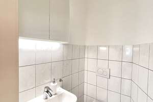 Schöne 3 Zimmer-Altbauwohnung mit Einbauküche in absoluter Top Lage in Sachsenhausen ! – Launitzstraße 00, 60594 Sachsenhausen-Nord, Frankfurt am Main – Vorschaubild 6