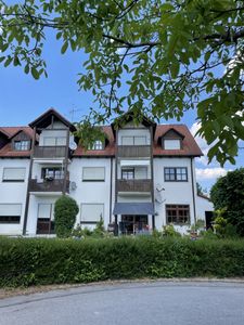 Perfekt gelegene 3-Zimmer-Galerie-Wohnung mit Balkon