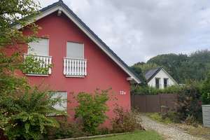 Freistehendes Einfamilienhaus mit Garage und großem Garten in  ruhigem Wohnviertel