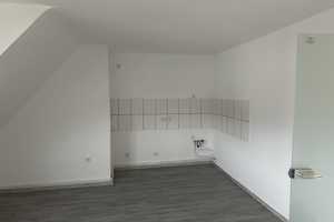 Ansprechende und modernisierte 2-Zimmer-Dachgeschosswohnung in Remscheid – Honsberger Str. 31, 42857 Remscheid – Vorschaubild 2