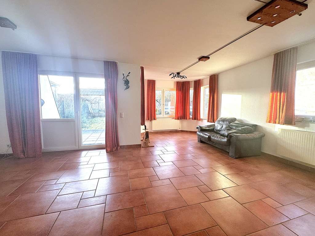 Immobilie in Mommenheim - Charmante Doppelhaushälfte mit viel Potential in Mommenheim - Bild 3