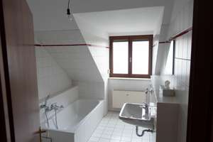 Provisionsfrei und mit neuer EBK: Helle, geräumige 2-Zimmer-Dachgeschosswohnung – 91056 Heiligenloh, Erlangen – Vorschaubild 10