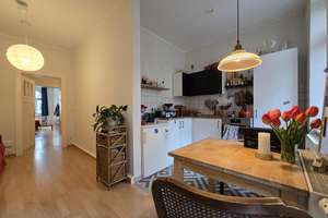 gemütlich, helle 2-Zimmerwohnung mit großen Balkon in zentraler, ruhiger Lage zu verkaufen. – Heynahtsstraße 6, 1309 Gruna, Dresden – Vorschaubild 2