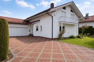 Großzügiges Einfamilienhaus mit weitläufigem Garten, Südterrasse und vielseitigem Raumangebot – Die vollständige Adresse der Immobilie erhältst du vom Anbieter., 83052 Bruckmühl – Vorschaubild 1