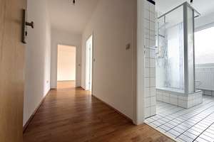 Wohnen am Schwarzbach: Frisch renovierte 2-Zimmer-Wohnung mit Stellplatz in Rotthausen