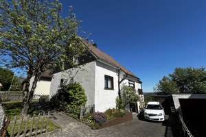 Wiehl-Hengstenberg: Freistehendes Einfamilienhaus mit unverbautem Blick ins Grüne – Die vollständige Adresse der Immobilie erhältst du vom Anbieter., 51674 Wiehl – Vorschaubild 1