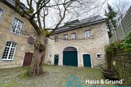 *** Beeindruckendes Bruchsteinhaus mit - Sonnenterrasse - Garten - Sauna - Kamin ***