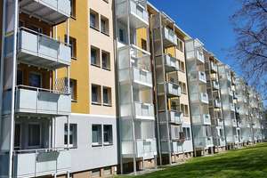 Lichterhellte 3-Raum-Wohnung mit Balkon – L.-Ebersberger-Str. 21, 9127 Gablenz, Chemnitz – Vorschaubild 1