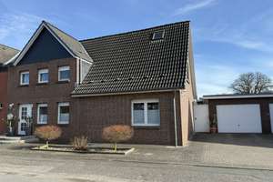 Seltene Gelegenheit in Lübeck-Kücknitz: Familienhaus mit 857 m² Eigenland und großem Garten