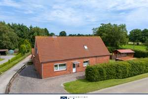 Großzügiges Wohnhaus in zentraler Lage von Moordorf – Die vollständige Adresse der Immobilie erhältst du vom Anbieter., 26624 Südbrookmerland – Vorschaubild 1