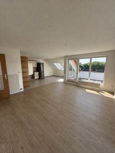 Attraktive 2,5-Zimmer-Wohnung mit Garage+Stellplatz & ausbaufähigem DG zu verkaufen!