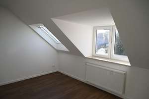 Attraktive, frisch sanierte und helle 3-Zimmer DG Wohnung (4. OG) im unteren Gründerzeitviertel