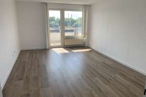 2-Zimmer-Wohnung mit Rheinblick-Balkon und Aufzug in Köln-Mülheim | Vermietet – Die vollständige Adresse der Immobilie erhältst du vom Anbieter., 51063 Mülheim (Ortsteil), Köln – Vorschaubild 2