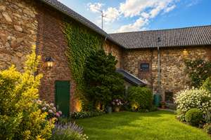 Aachen - Denkmalgeschützes Bauernhaus mit viel Ausbaupotenzial im begehrten Eilendorf