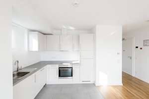 Helle 3 Zimmer Wohnung mit Balkon & Küche - 3 bedroom Apartment  with Balcony & Kitchen