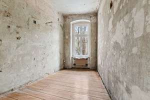 Unsaniert innen, High-End außen – Deine Chance im modernisierten Altbau mitten in Mitte. – Die vollständige Adresse der Immobilie erhältst du vom Anbieter., 10115 Mitte (Ortsteil), Berlin – Vorschaubild 2