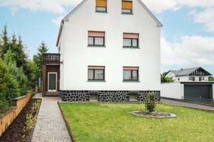  Ruhiges Zuhause mit Garten, Garage und 2 Freistellplätzen in Limburg-Ahlbach