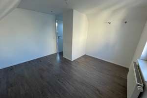 Helle, top Lage teil möblierte 2-Zimmer Dachgeschosswohnung in Stuttgart – Schmidener Straße 210C, 70374 Muckensturm, Stuttgart – Vorschaubild 9