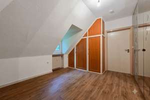 In idyllischer Grünlage: Gepflegte 3-Zimmer-Dachgeschosswohnung mit großer Dachterrasse & Garage – Die vollständige Adresse der Immobilie erhältst du vom Anbieter., 42281 Barmen, Wuppertal – Vorschaubild 9