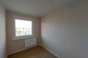**3-Raumwohnung - Arbeit investieren, Miete sparen** – Johannes-Göderitz-Str. 89, 39130 Magdeburg – Vorschaubild 2