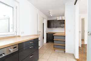 Ankommen & wohlfühlen: Modernes Reihenhaus mit Dachterrasse in beliebter Lage von Neumarkt i.d.Opf. – Die vollständige Adresse der Immobilie erhältst du vom Anbieter., 92318 Neumarkt in der Oberpfalz – Vorschaubild 5