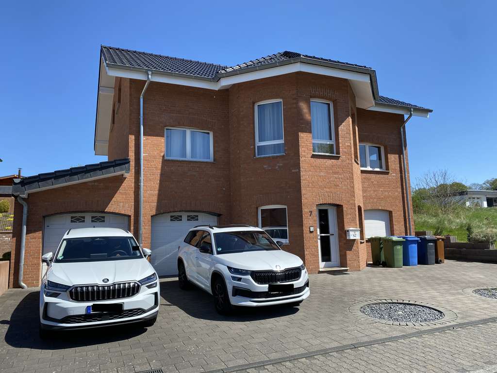 Immobilie in Woldert - Großzügiges Familienhaus mit Einliegerwohnung oder Home-Office (250qm + Garten) - Bild 0