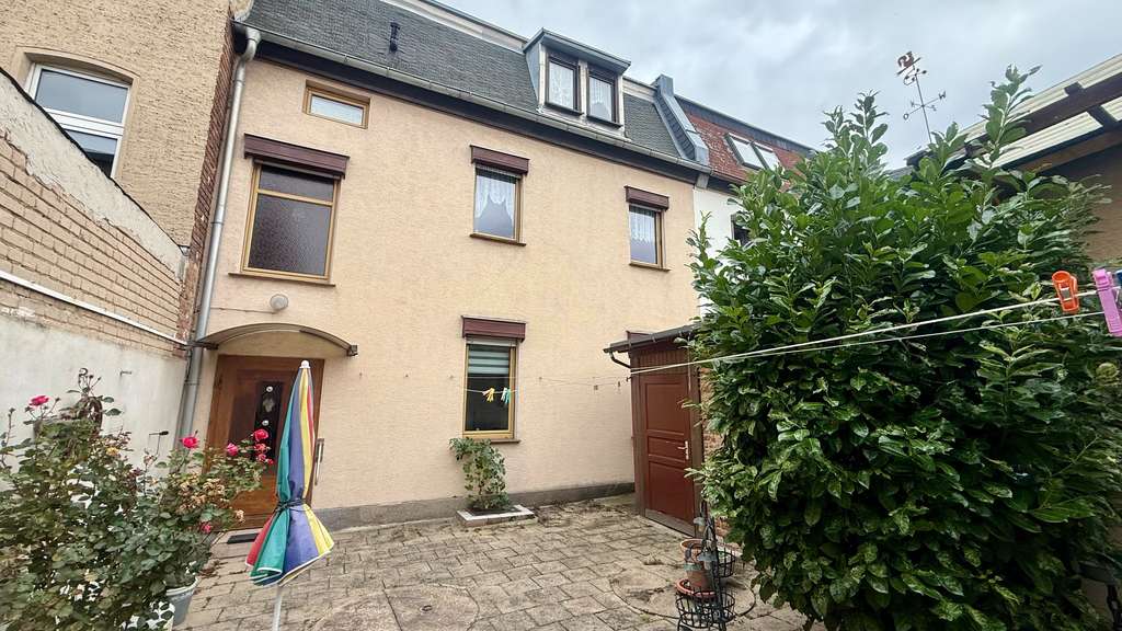 Immobilie in Güsten - Großzügiges Wohnhaus – vielseitig nutzbar in guter Lage von Güsten - Bild 0