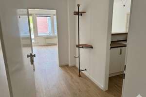 Frisch renoviert: 1,5-Zi.-Wohnung mit neuem Bad & neuem Boden - Dachterrasse inklusive – Die vollständige Adresse der Immobilie erhältst du vom Anbieter., 25469 Halstenbek – Vorschaubild 2