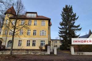 IMMOBERLIN.DE - Liebenswürdige Altbauwohnung mit stimmungsvoller Galerie in ruhiger Lage