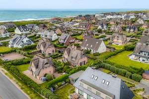Schicke Doppelhaushälfte in toller Lage – Die vollständige Adresse der Immobilie erhältst du vom Anbieter., 25996 Wenningstedt-Braderup (Sylt) – Vorschaubild 2
