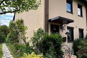 Familienoase - Gepflegtes REH mit XXL-Garten in Erlangen-Eltersdorf