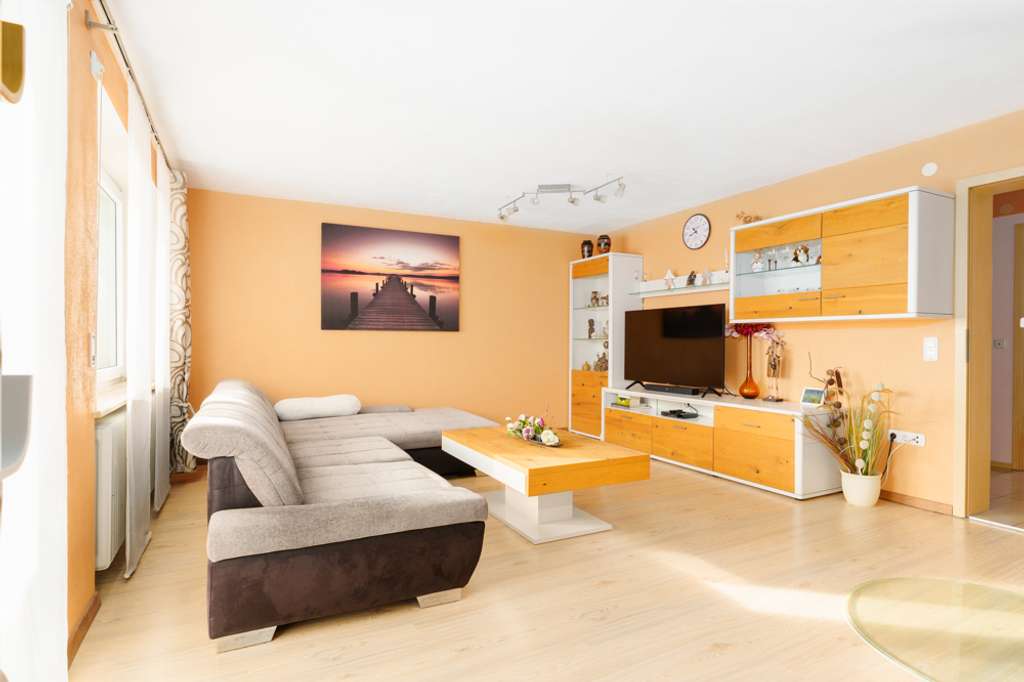 Immobilie in Velburg - Familienfreundliches Einfamilienhaus in ruhiger Lage von Velburg mit Ausbaupotenzial für Einliegerwo - Bild 1