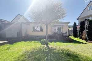 FÜR GENERATIONEN GEBAUT 🏡 Geräumiges Einfamilienhaus mit Garten und Einliegerwohnung in Nauheim! – Groß-Gerau (Kreis) – Vorschaubild 1
