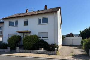 Großzügiges Zweifamilienhaus mit großem Grundstück in begehrter Lage