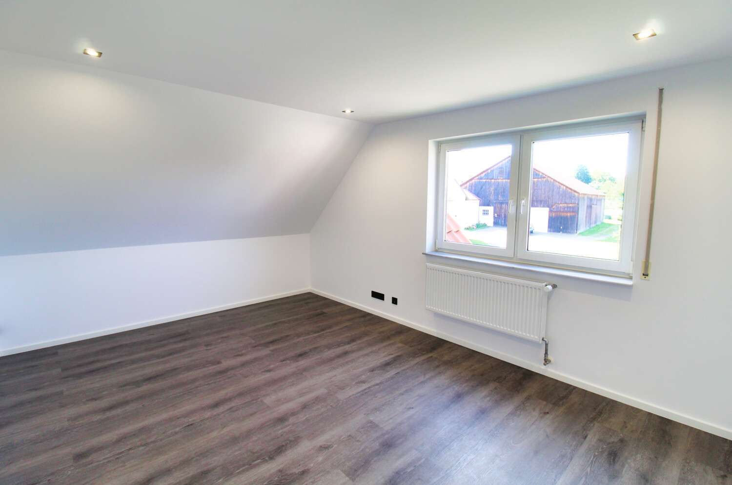 Immobilie in Waldstetten - Großzügige 4,5-Zi.-Maisonettewohnung mit Balkon und Garage! - Bild 3