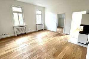 Wunderschöne, kernsanierte 3,5-Zimmer-Wohnung mit Einbauküche, Kaminofen & 3m hohen Decken – Ilmenauer Weg 6, 98693 Ilmenau – Vorschaubild 1