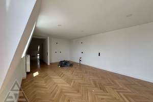 Stilvolle Altbauwohnung mit Sonnenbalkon direkt am Medienhafen – Die vollständige Adresse der Immobilie erhältst du vom Anbieter., 40219 Unterbilk, Düsseldorf – Vorschaubild 2
